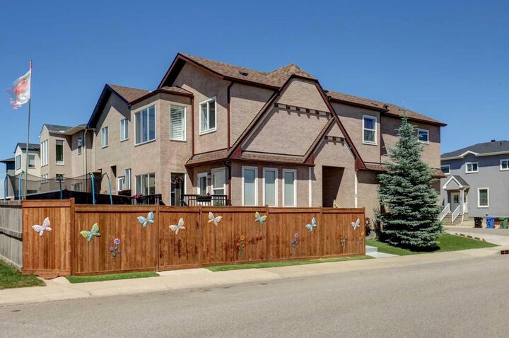 Property Photo: 5 Covecreek Mews NE AB T3K 0V8