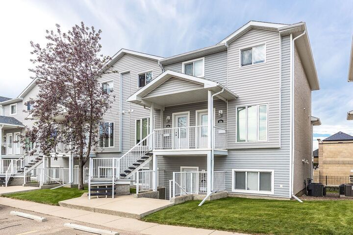 Property Photo:  328 Northlands Pointe NE  AB T1C 0C1 