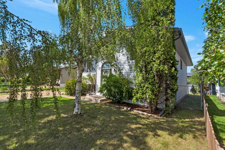 Property Photo: 4622 52 Avenue AB T0C 0J0
