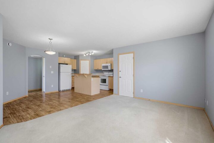 Property Photo:  33 Jennings Crescent 48  AB T4P 0A3 