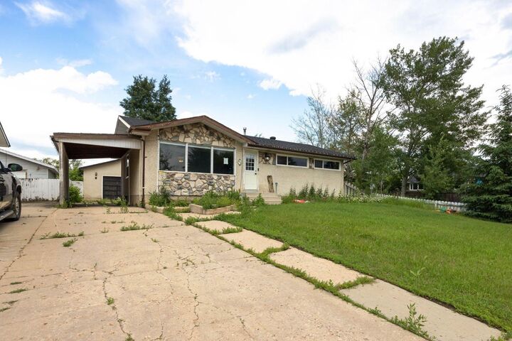2 Moberly Crescent — photo 1