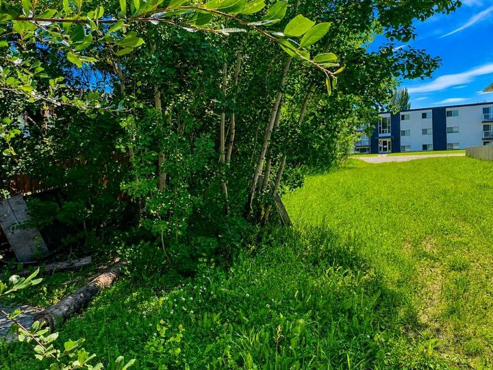 Property Photo: 9810 108 Avenue AB T8V 1N6