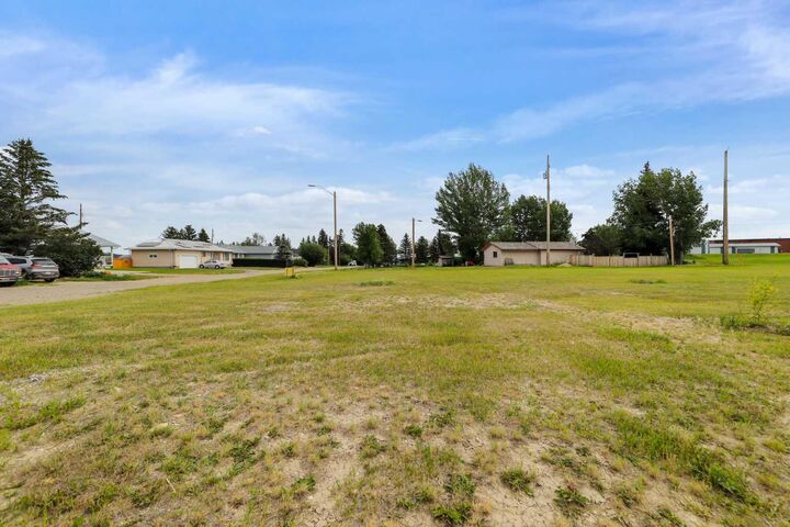 Property Photo:  101 Majorville Close  AB T0L 1L0 
