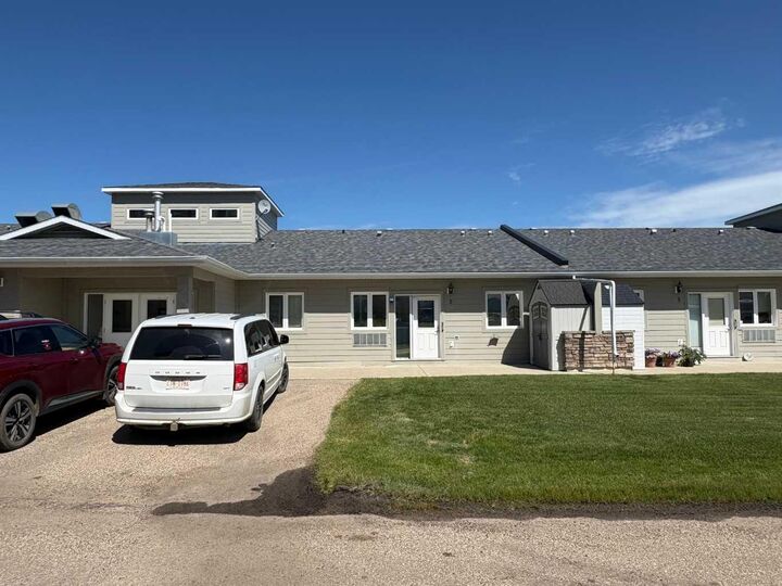 4304 51 Street 5 — photo 1