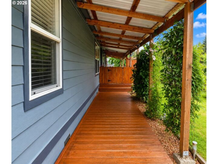 Property Photo: 338 SE Egbert Ave OR 97380