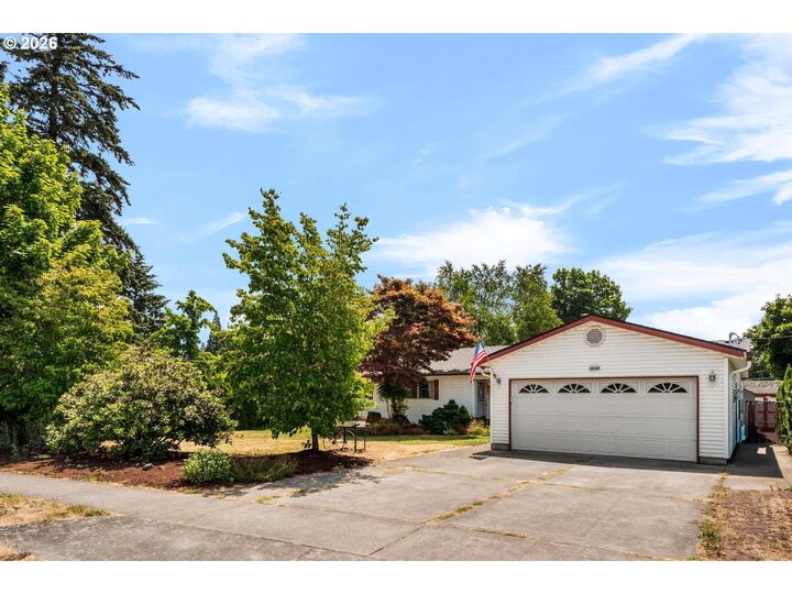 Property Photo: 11064 SE Market St OR 97216