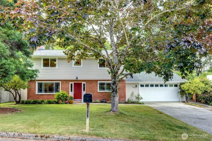Property Photo:  7616 SE 37th Place  WA 98040 
