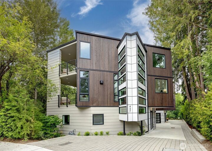 Property Photo: 427 102nd Avenue SE WA 98004