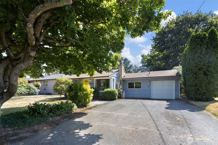 Property Photo: 18042 10th Avenue NE WA 98155