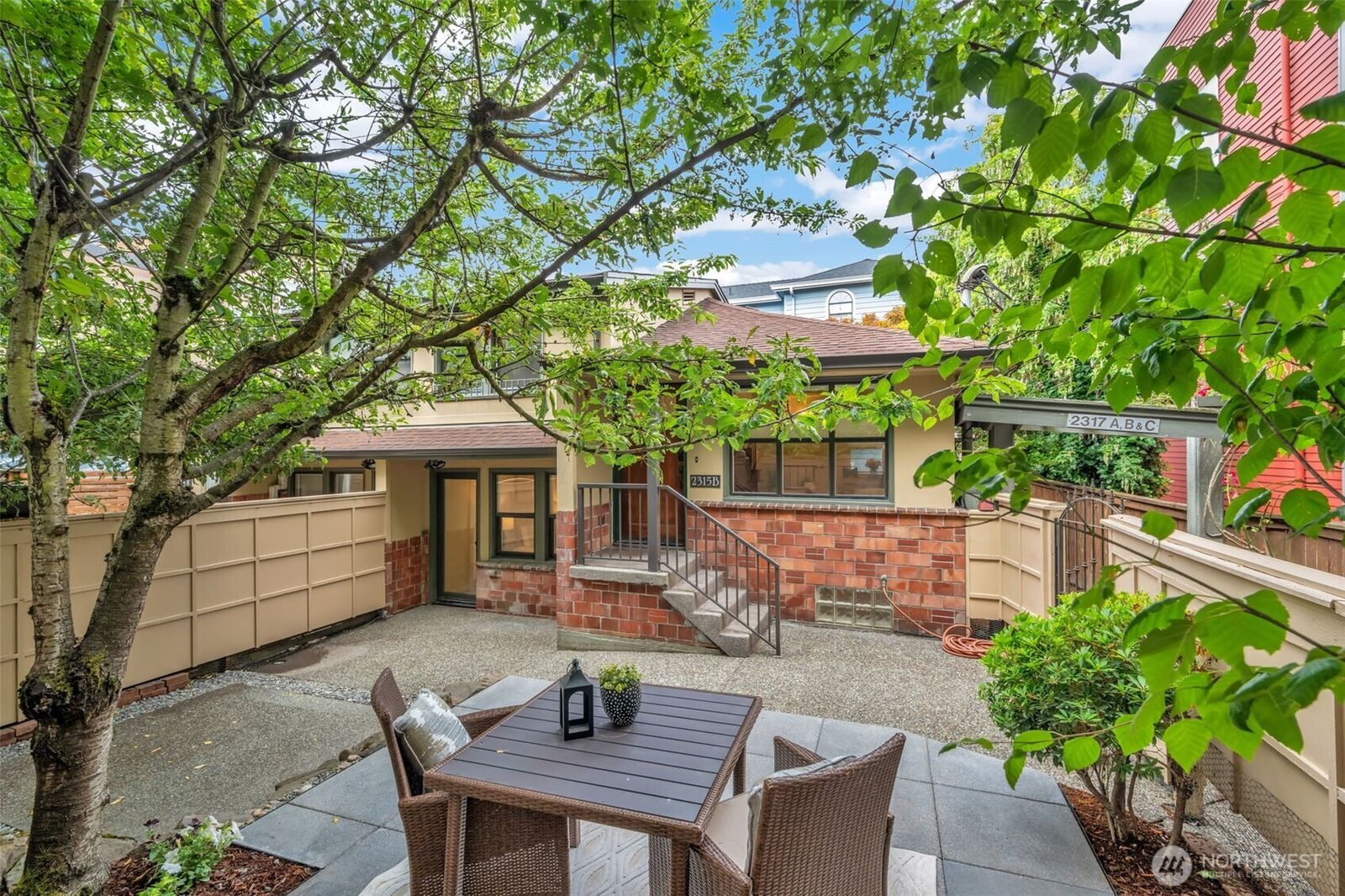 Property Photo:  2315 B  Franklin Avenue E B  WA 98102 
