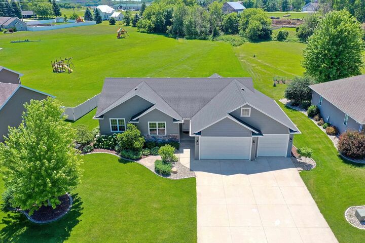 Property Photo:  1905 Wasilla Lane  WI 54956-9427 