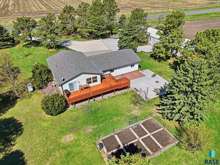 Property Photo: 26574 466th Ave SD 57106-6903