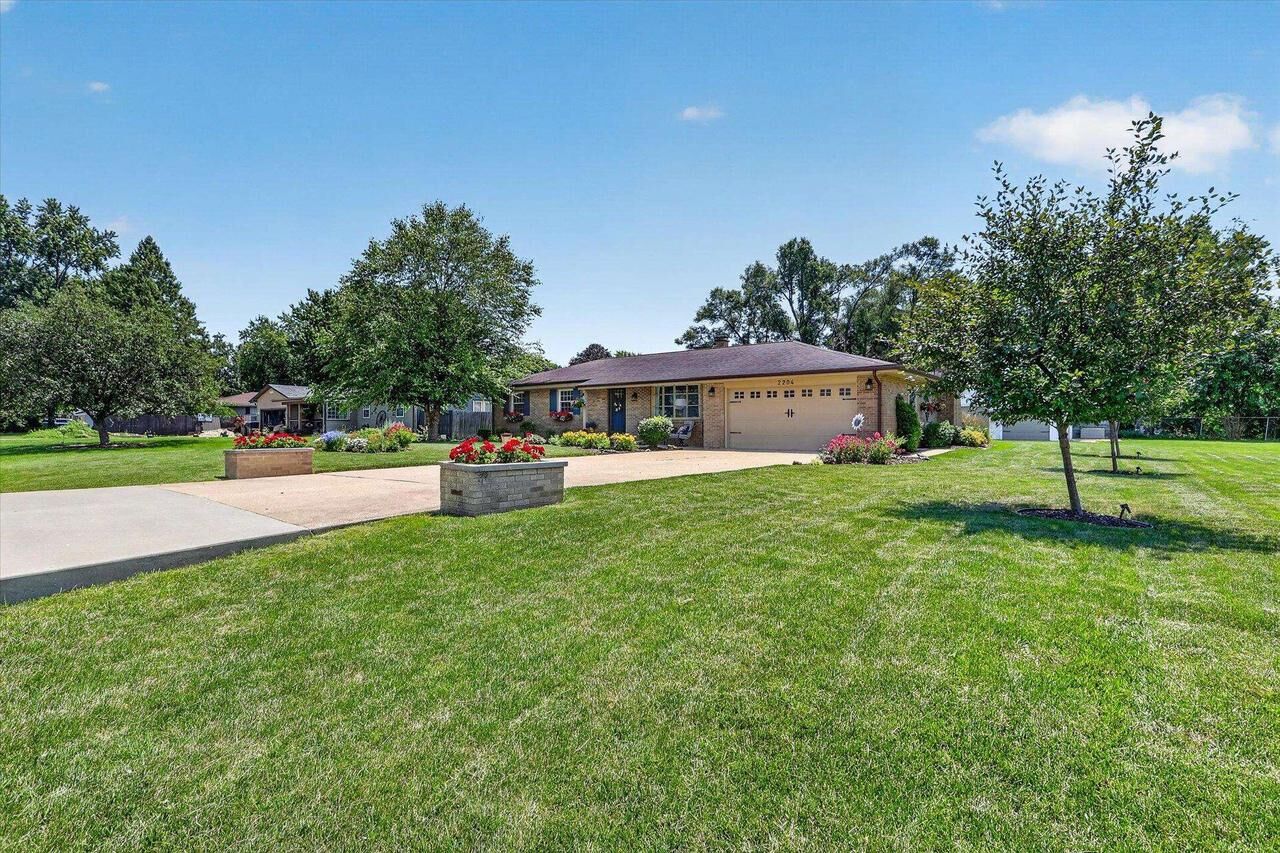 Property Photo: 2204 E Huebbe Parkway WI 53511