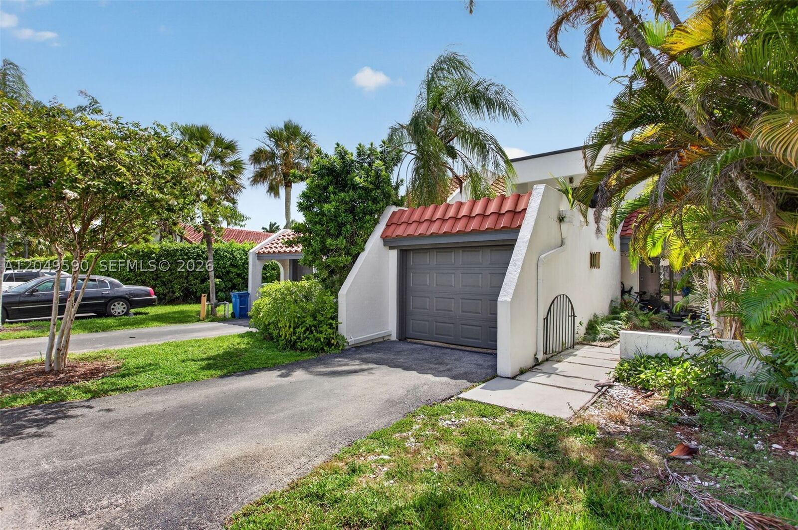 Property Photo: 365 Fern Dr 7-2 FL 33326