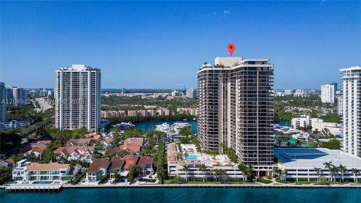 Property Photo:  19667 Turnberry Way 19K  FL 33180 