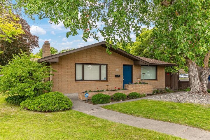 Property Photo: 5905 N Astor St 325 E Central WA 99208