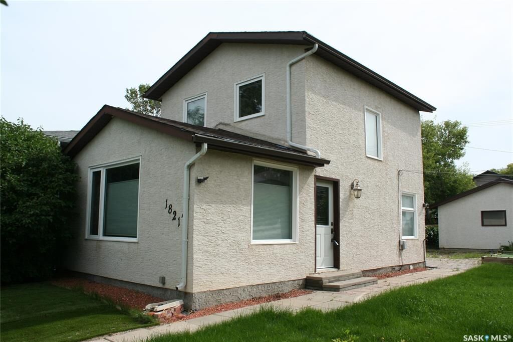Property Photo: 1821 Connaught Street SK S4T 4T4