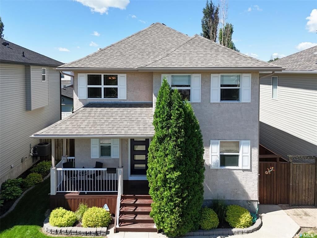 Property Photo: 911 Maguire Crescent SK S7W 1A5