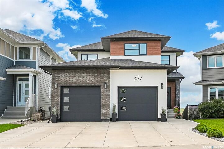 Property Photo: 627 Fast Crescent SK S7W 0X1