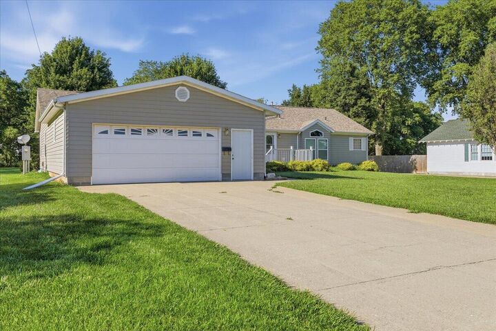 Property Photo:  305 Fletcher  Street  IA 51652 