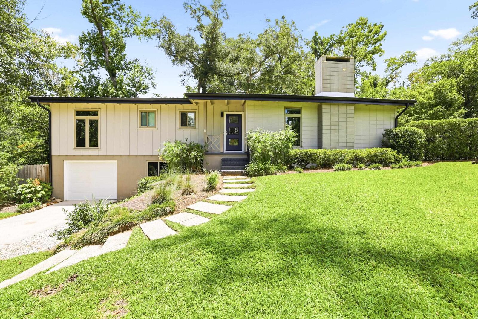 Property Photo:  1717 Old Fort Drive  FL 32301 
