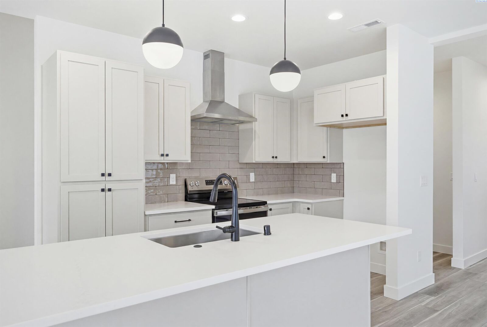 Property Photo:  4449 Conifer St  WA 99353 