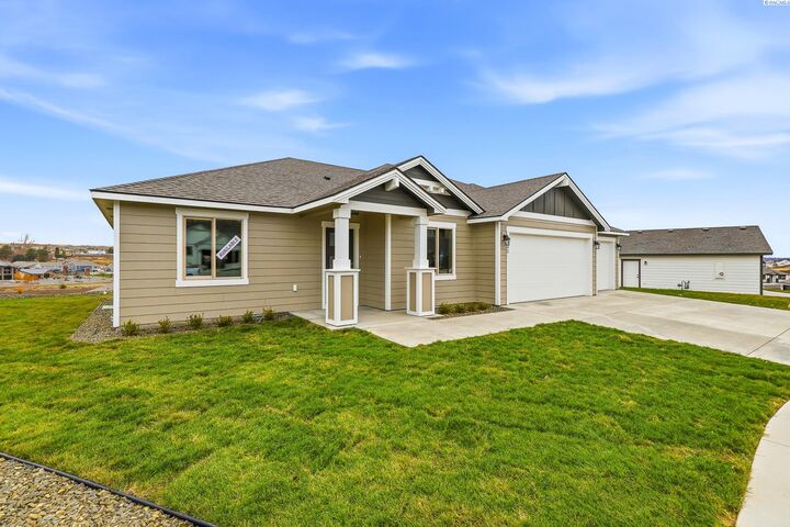 Property Photo: 6521 W 29th Ct WA 99338