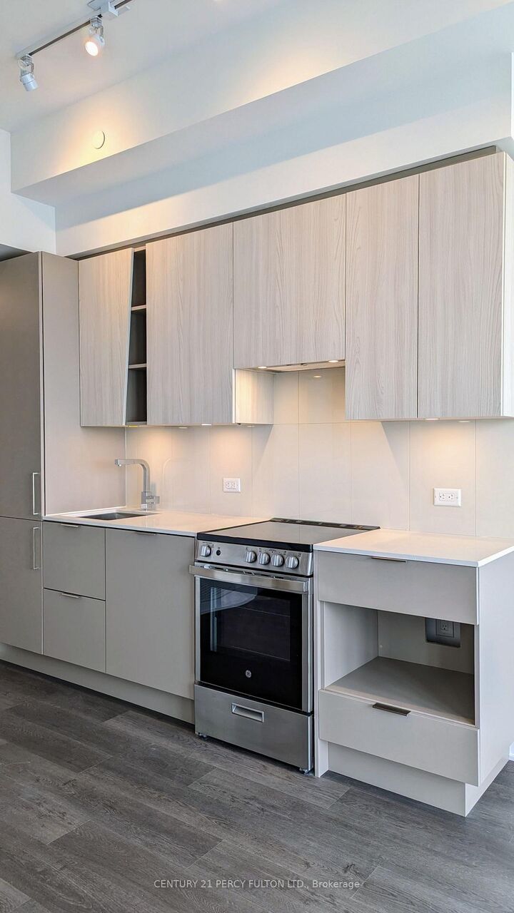 Property Photo: 3900 Confederation Parkway 3008 ON L5B 0M3