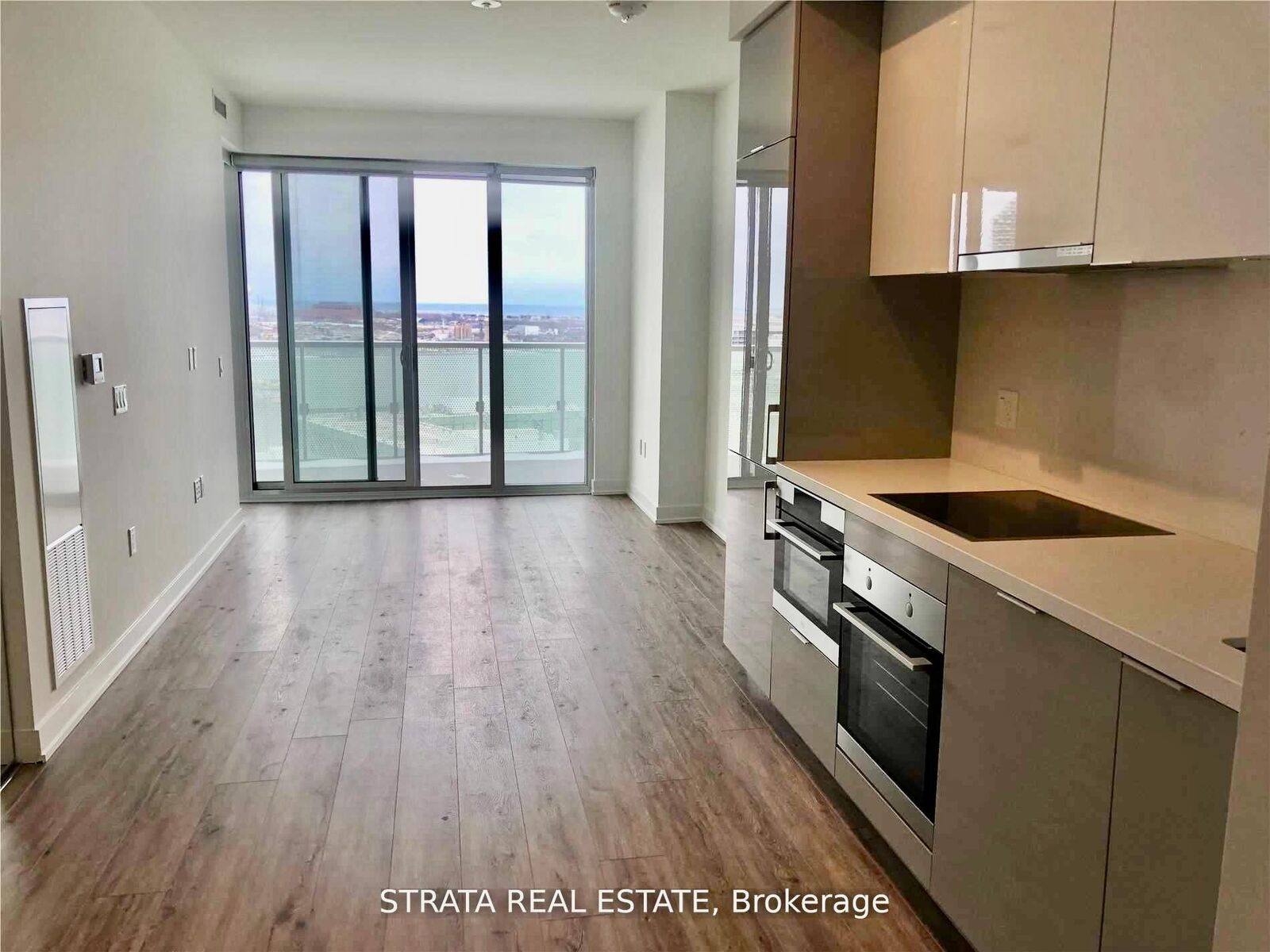 Property Photo:  15 Queens Quay 2201  ON M5E 0C5 
