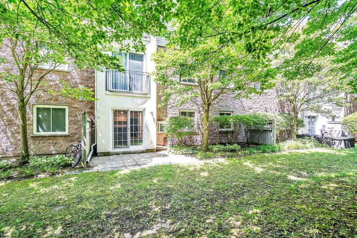 Property Photo: 83 Aspen Springs Drive 107 ON L1C 5J7