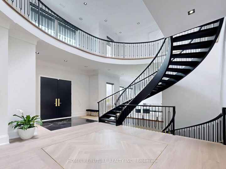 Property Photo: 9 Pleasant Valley Drive ON L4A 1W3