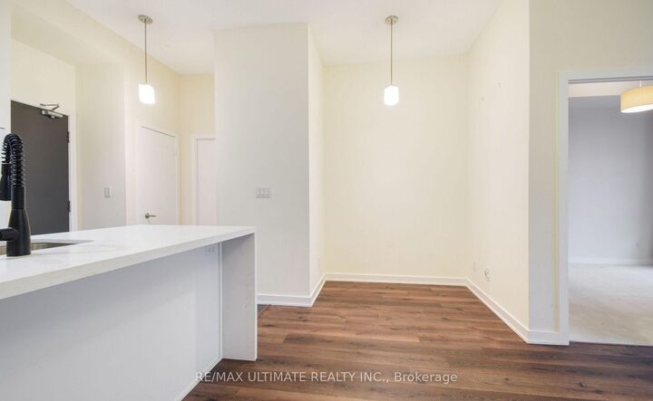 Property Photo:  4070 Confederation Parkway 606  ON L5B 0E9 