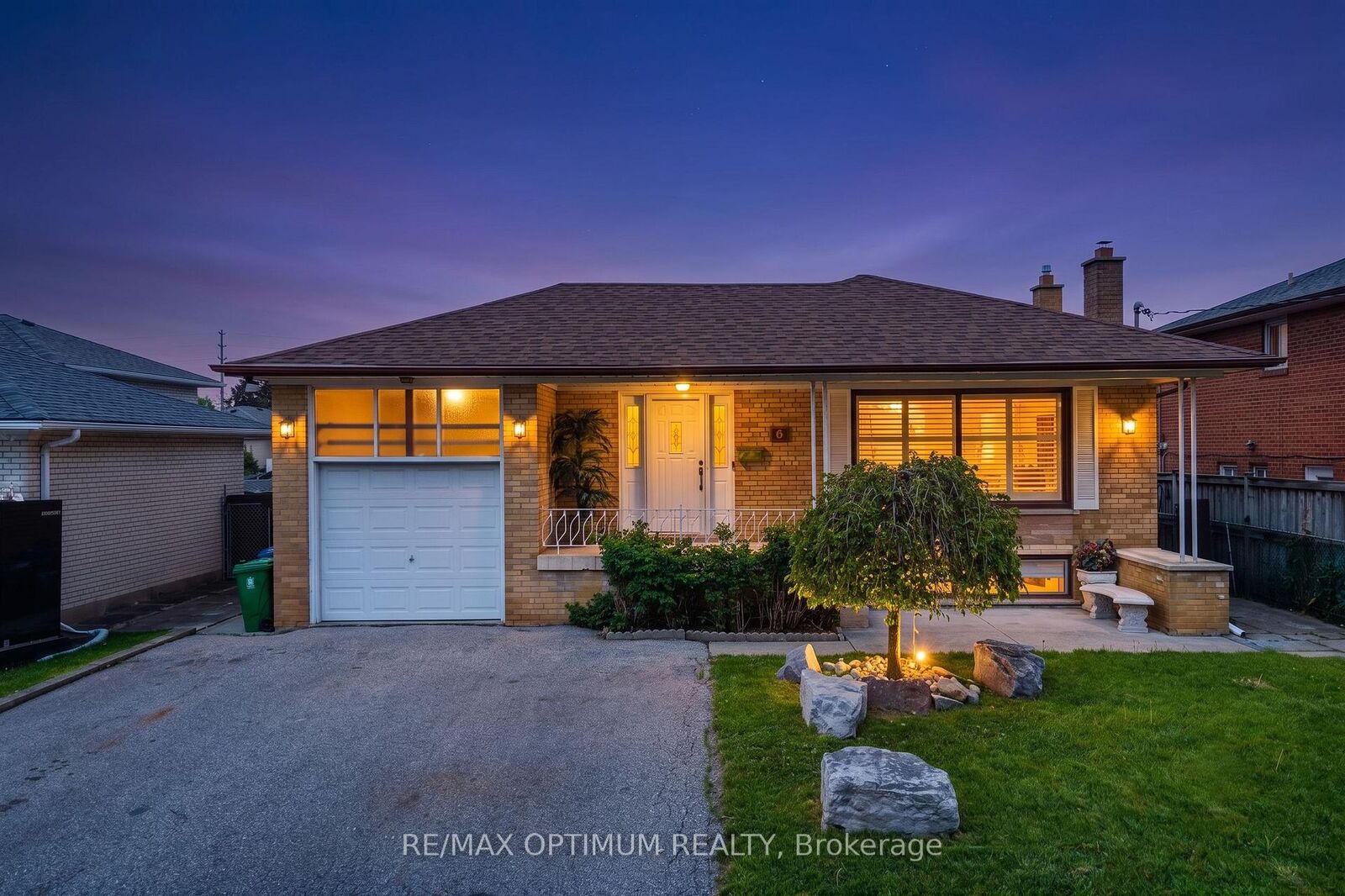 Property Photo: 6 Evernby Boulevard ON M9R 3G8
