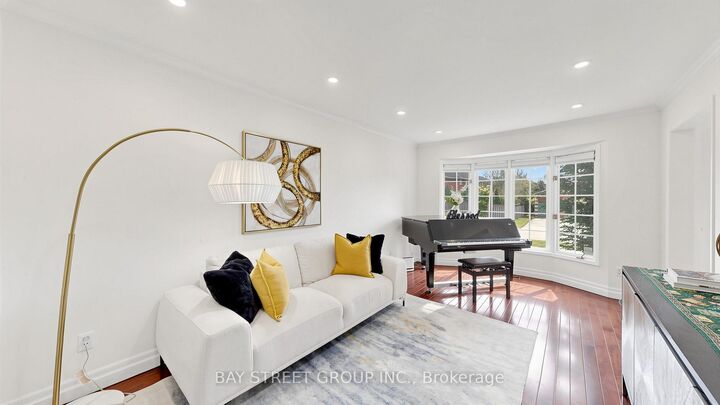 Property Photo: 26 Kew Gardens ON L4B 1R6