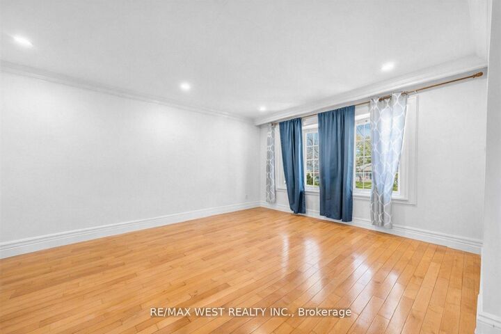Property Photo: 578 Bellamy Road N ON M1H 1G4