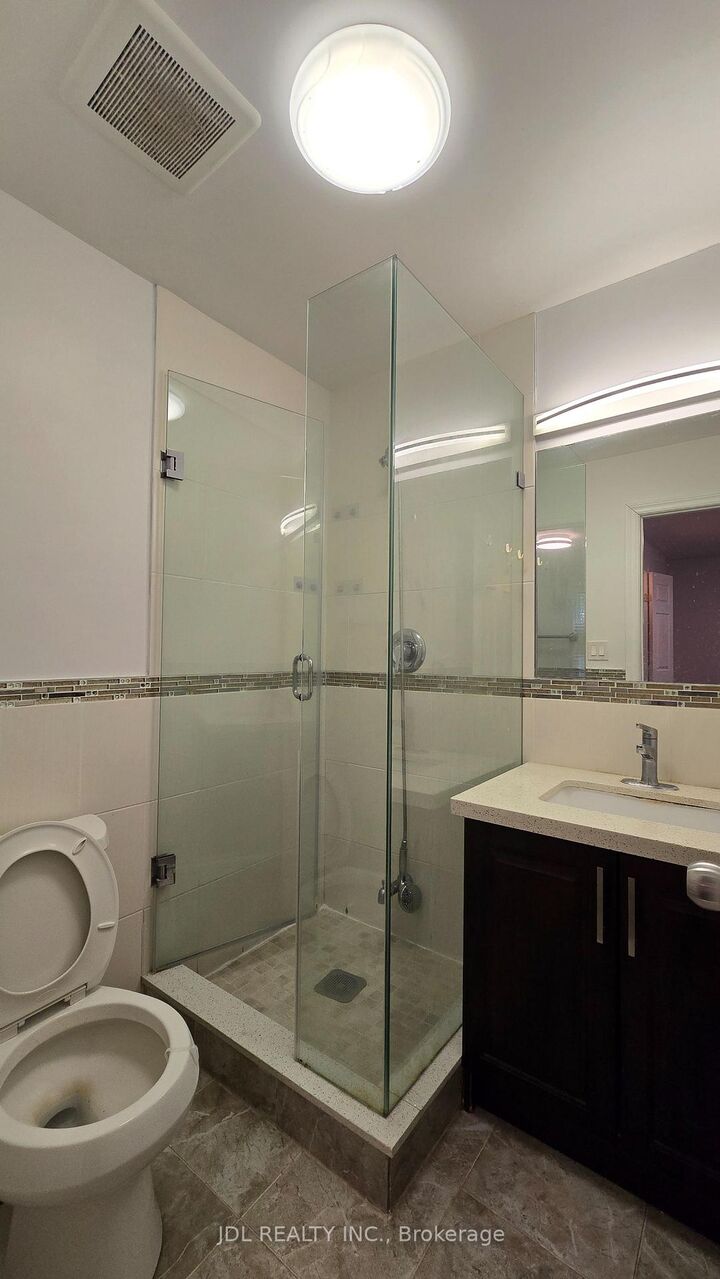 Property Photo:  68 Meadowview Avenue Room Mc  ON L3T 1K7 