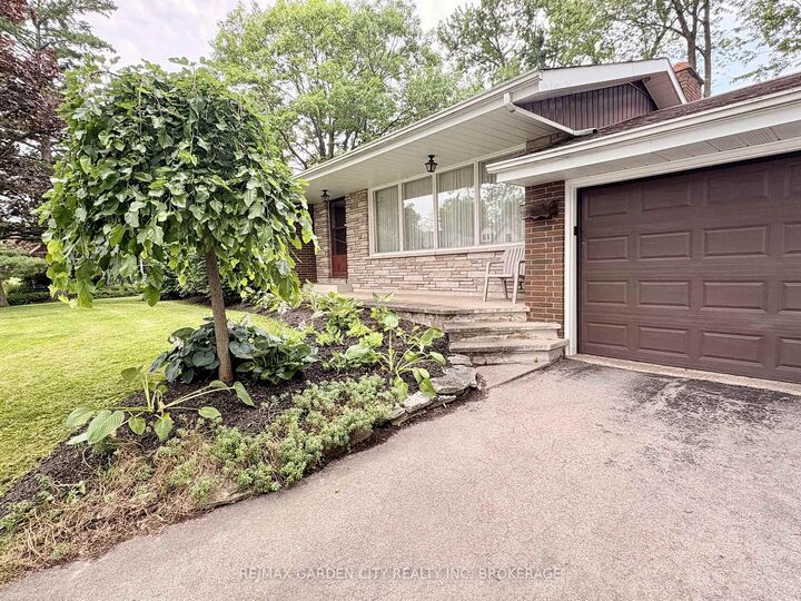 Property Photo:  51 Bacon Lane  ON L3C 3E6 