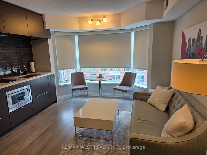 Property Photo:  155 Yorkville Avenue 1416  ON M5R 0B4 