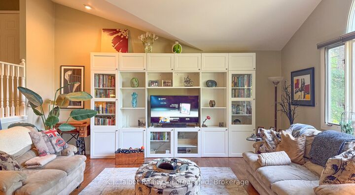 Property Photo:  6 David Street E  ON N0M 1G0 