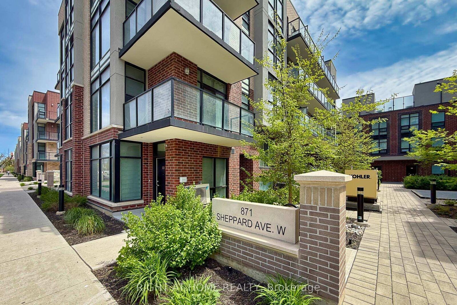 Property Photo:  871 Sheppard Avenue W 33  ON M3H 2T4 