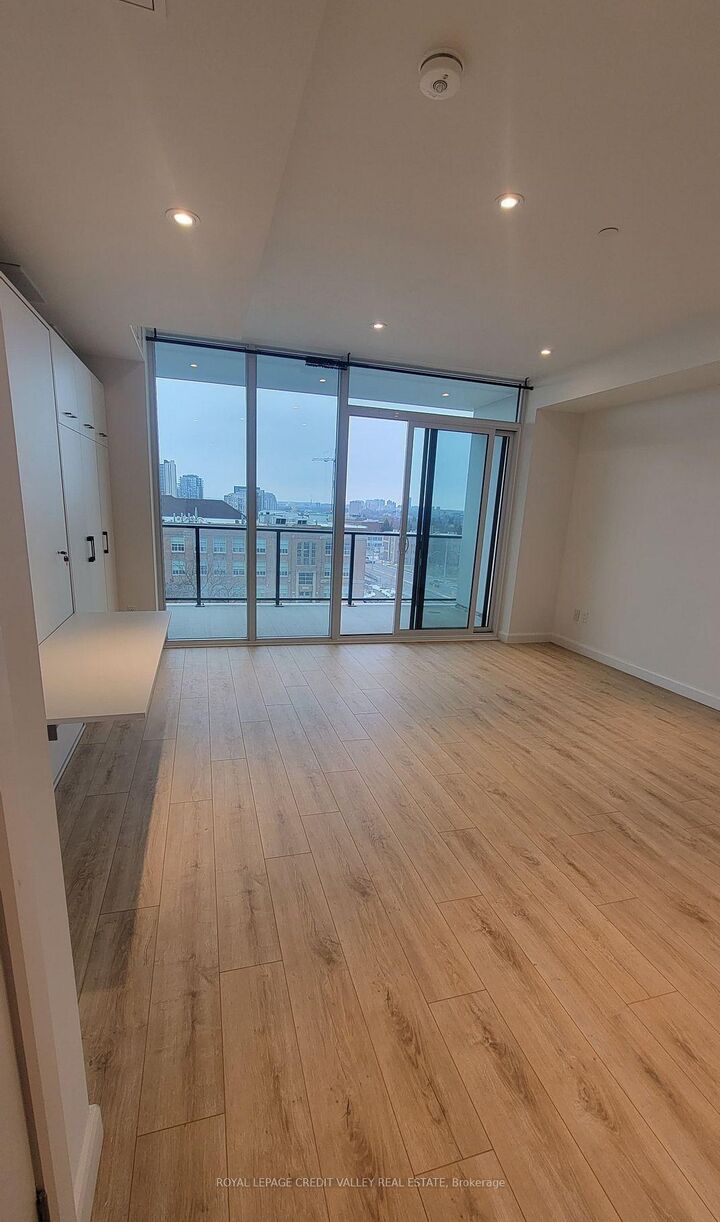 Property Photo:  741 King Street W 1211  ON N2G 1E9 