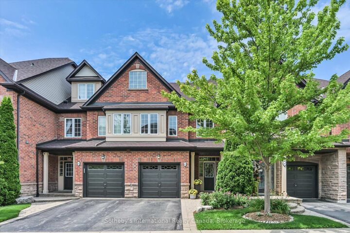 Property Photo: 300 Ravineview Way 41 ON L6H 7J2