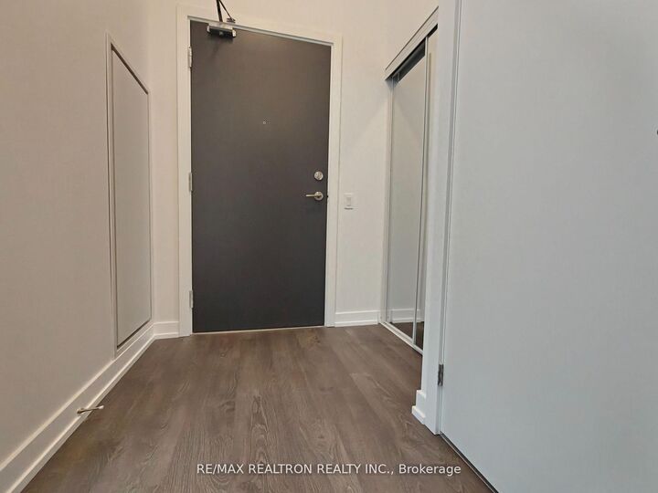 Photo de la propriété: 8 Olympic Garden Drive 911 ON M2M 0B9