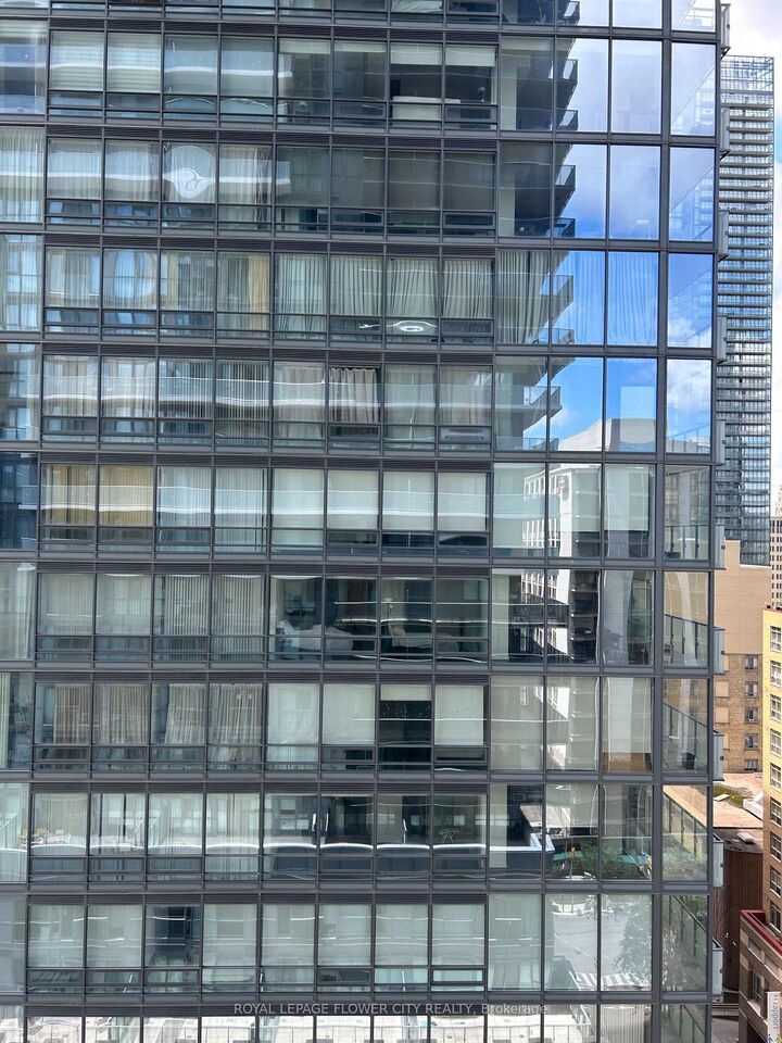 7 Grenville Street 1602 — photo 1