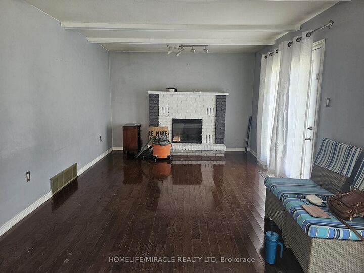 Property Photo: 19 Glenayr Street ON L9C 7C1