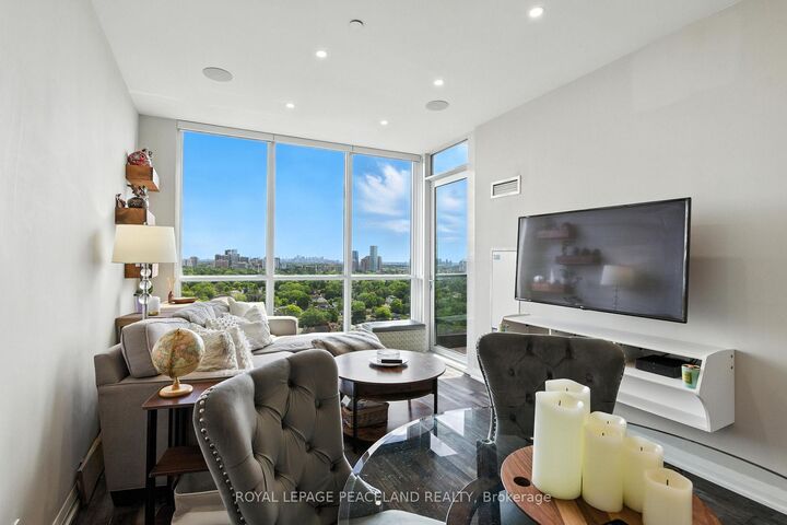 Property Photo: 1 Valhalla Inn Road 2101 ON M9B 1S9