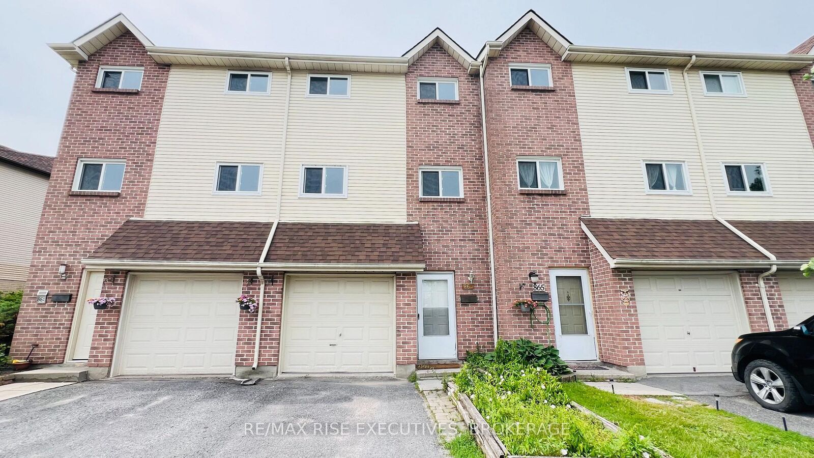 Photo de la propriété:  863 Datzell Lane  ON K7M 7P9 