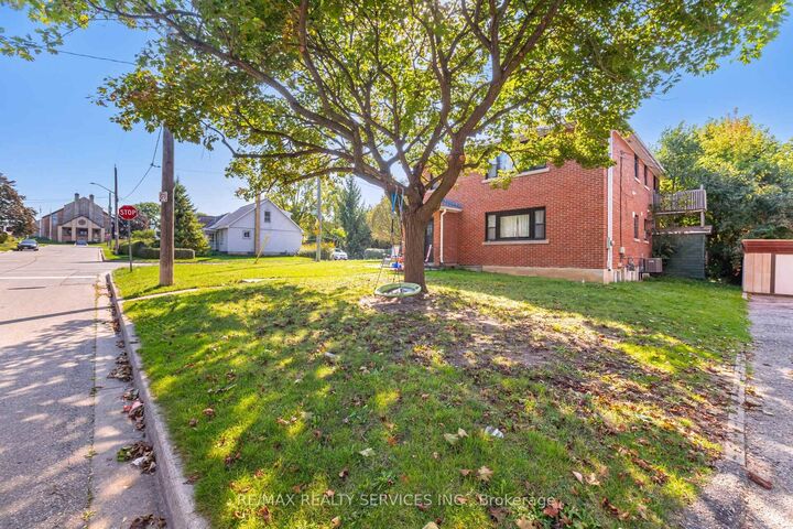 Property Photo: 21 Beverley Street (Lower) ON N2L 2H5