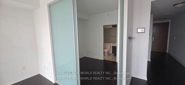 Property Photo:  386 Yonge Street 4314  ON M5B 0A5 