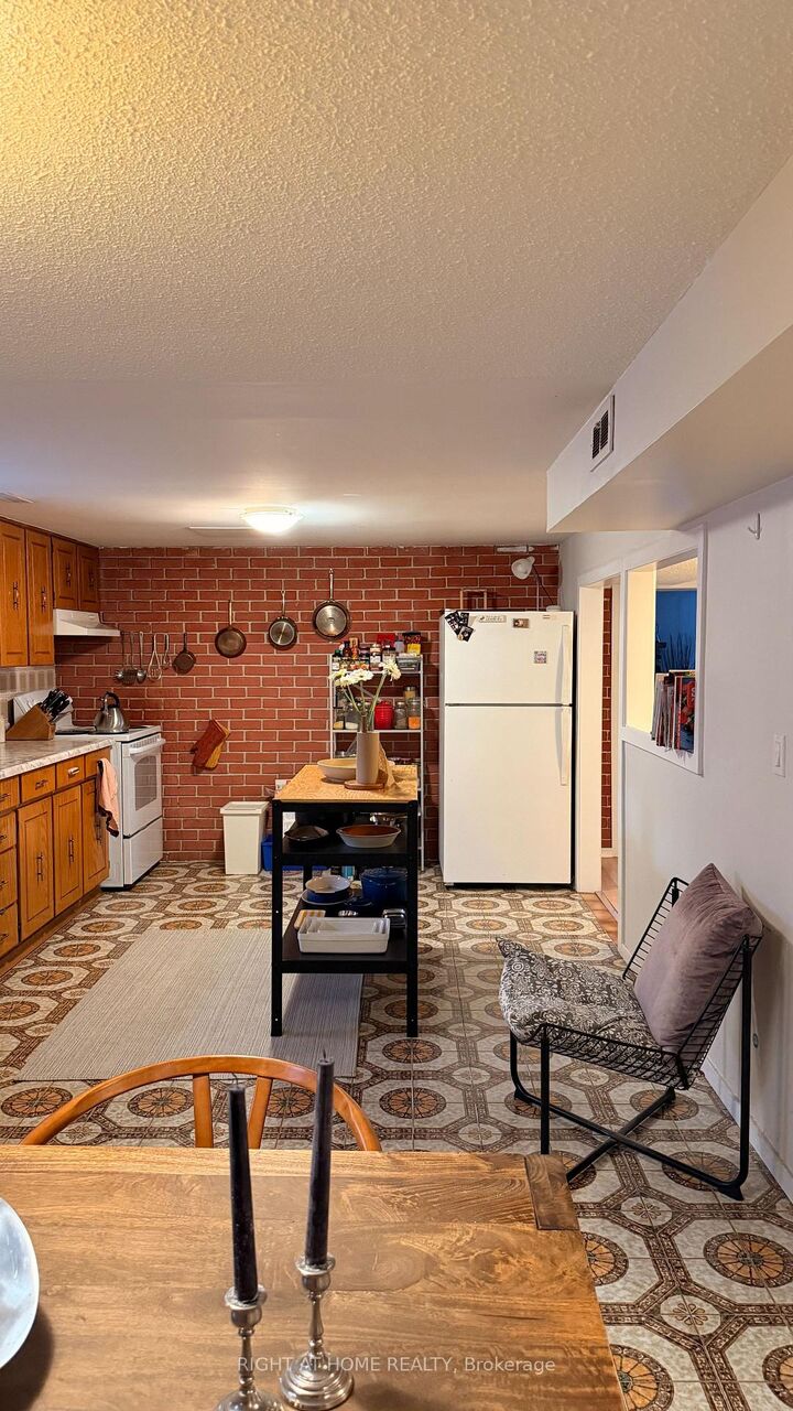 Property Photo: 7673 Darcel Avenue Bsmt ON L4T 3R5